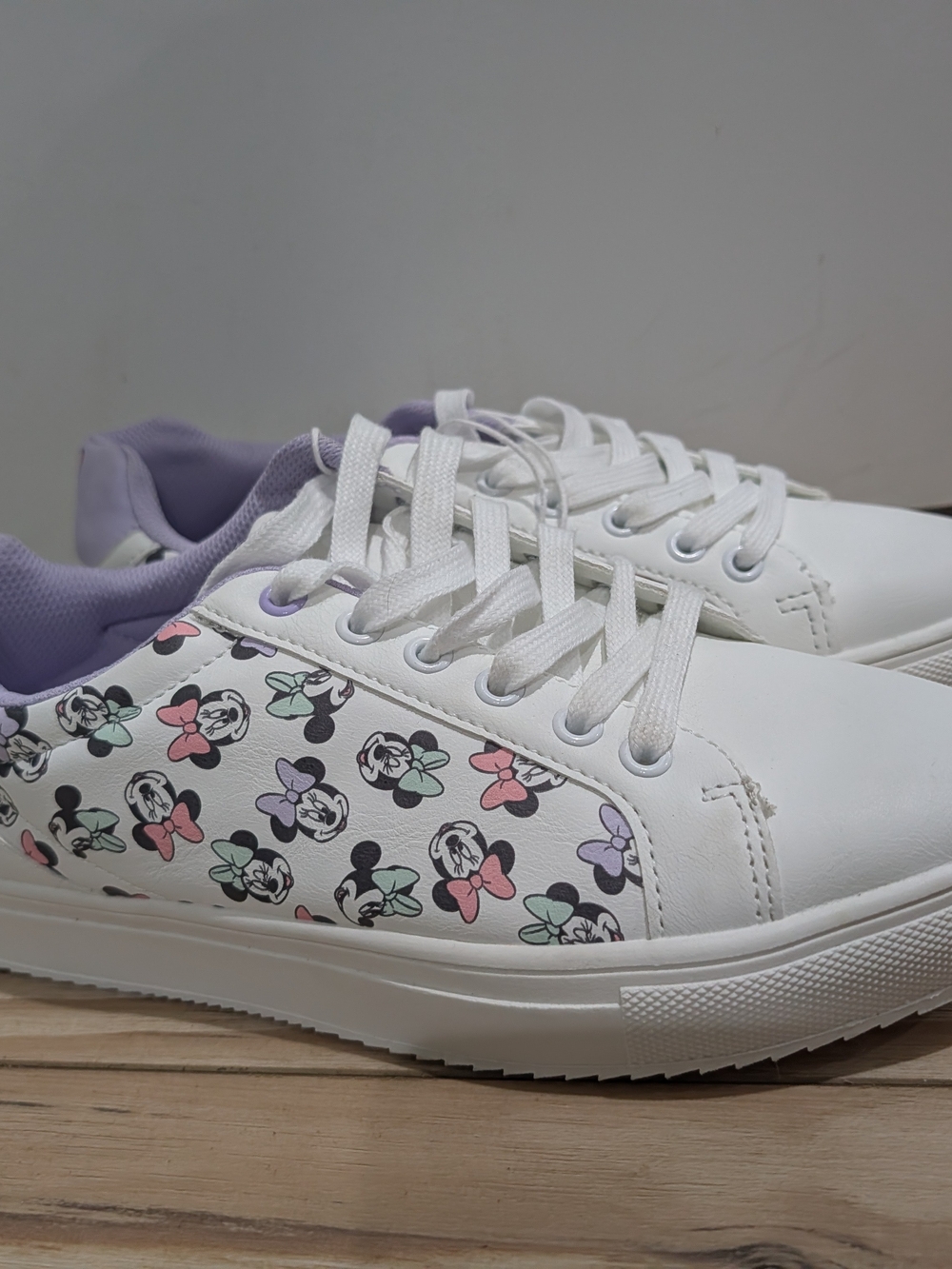 Disney Minnie Mouse Court Sneakers White Pastel Print Lace Up Shoes Women's - Picture 9 of 9